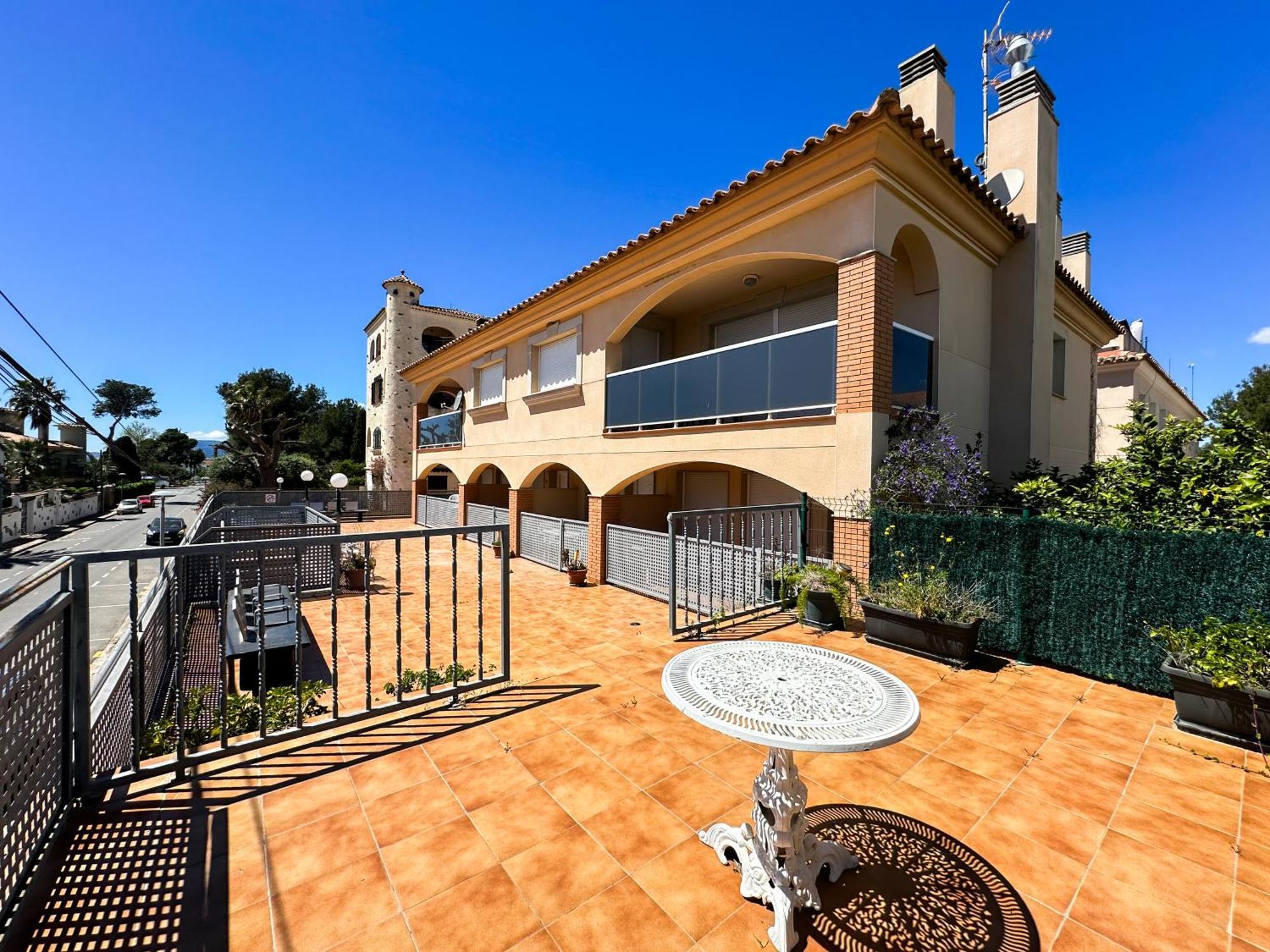 Acogedor Apartamento Cerca De La Playa Wifi Y Parking Apartment Mont-roig del Camp Екстериор снимка
